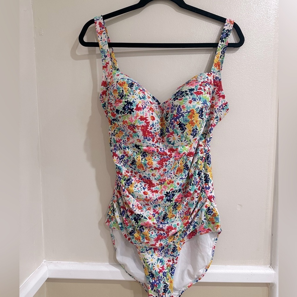 2 Floral design full body swimsuit with matching skirt - Picture 8 of 9
